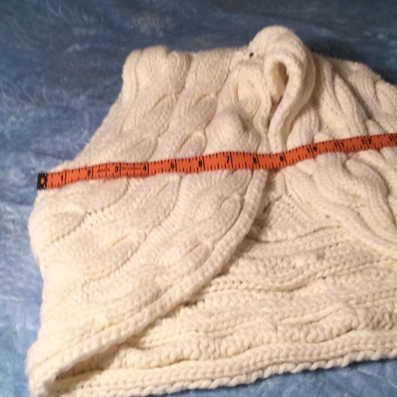 ⭐️ Knitted Cream Color Shrug by Rave - Picture 8 of 12